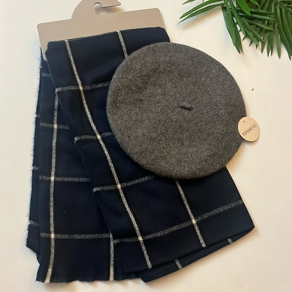 NWT Primark women’s blue paid scarf and hat set